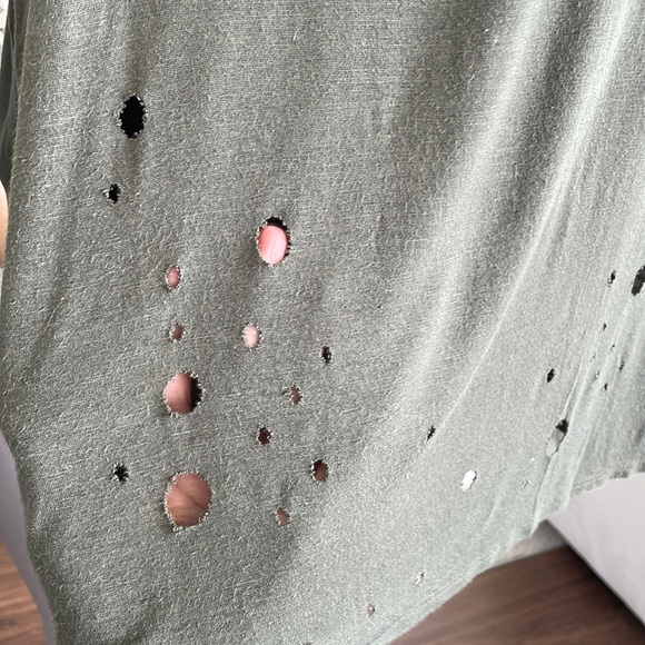 Unique hunter green top with cutout details - Picture 3 of 5